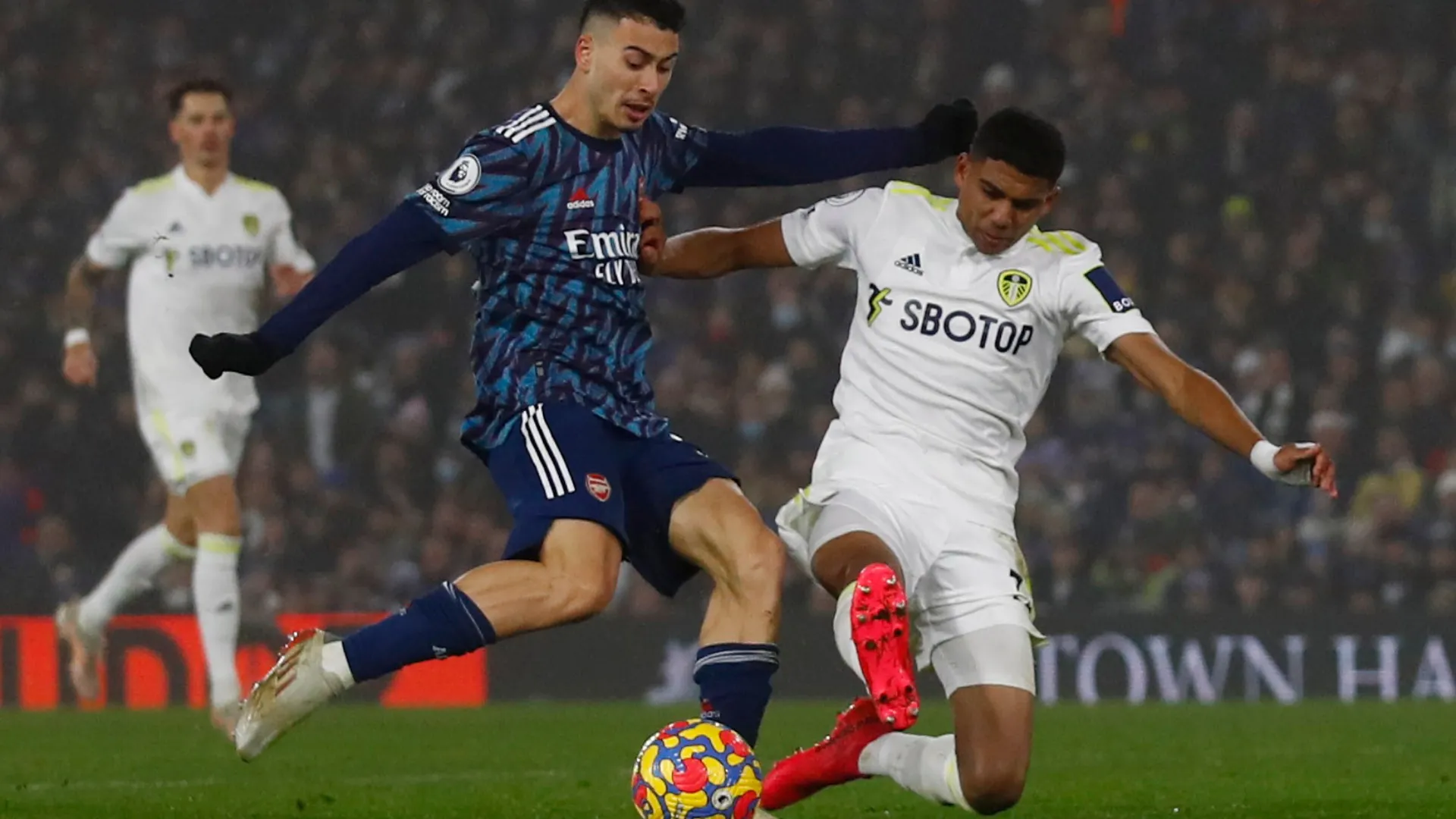 Cody Drameh trong màu áo Leeds United, trước khi chuyển đến Hull City