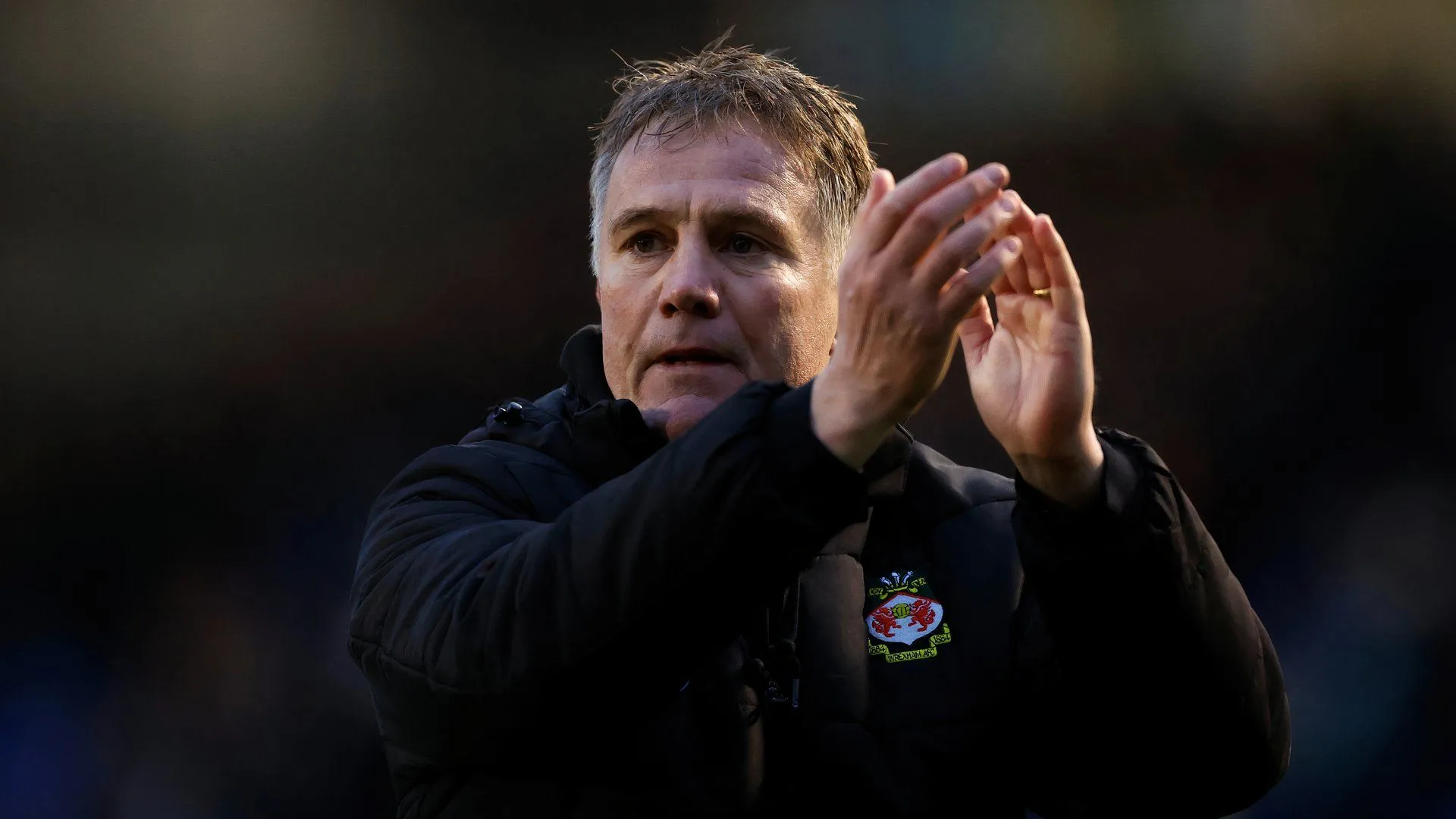 Huấn luyện viên Phil Parkinson của Wrexham, người dẫn dắt đội bóng thăng hạng Championship