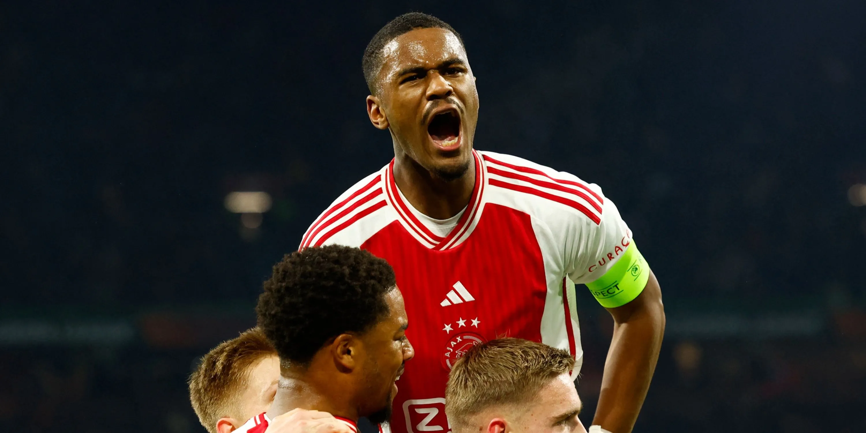 Jorrel Hato thi đấu cho Ajax, cầu thủ được đánh giá cao với nhiều thống kê ấn tượng