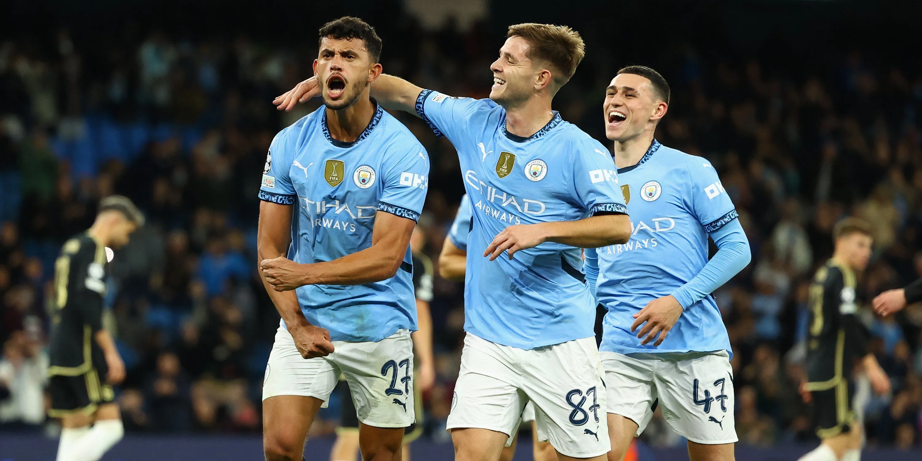 Tiền vệ trẻ James McAtee của Man City trong một pha xử lý bóng đầy tự tin