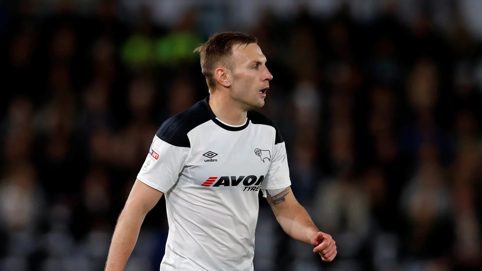 Andi Weimann thi đấu cho Derby County, mục tiêu tăng cường hàng công dưới thời John Eustace