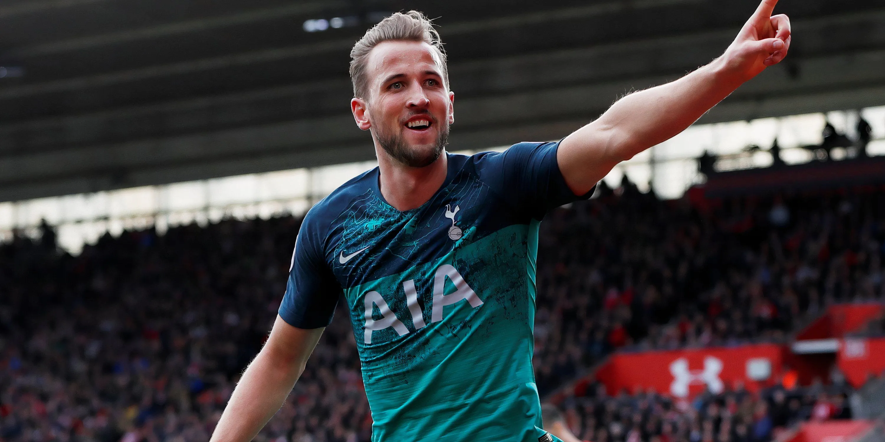 Harry Kane khi còn thi đấu cho Tottenham Hotspur tại Ngoại hạng Anh