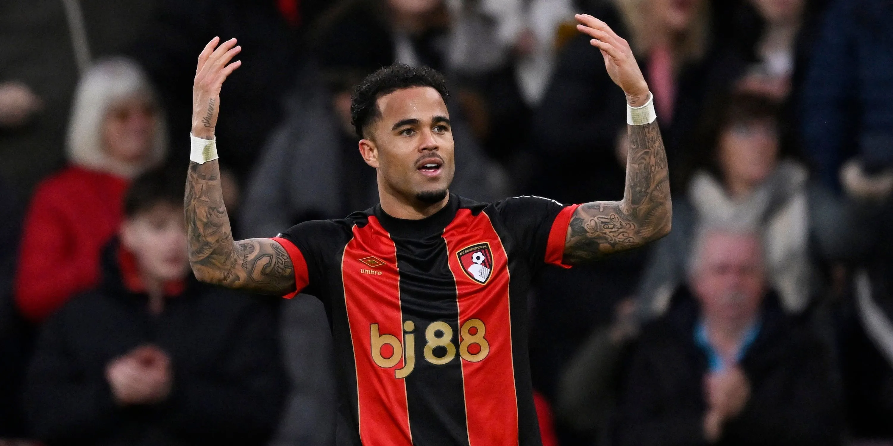 Justin Kluivert của Bournemouth ăn mừng bàn thắng tại Ngoại hạng Anh