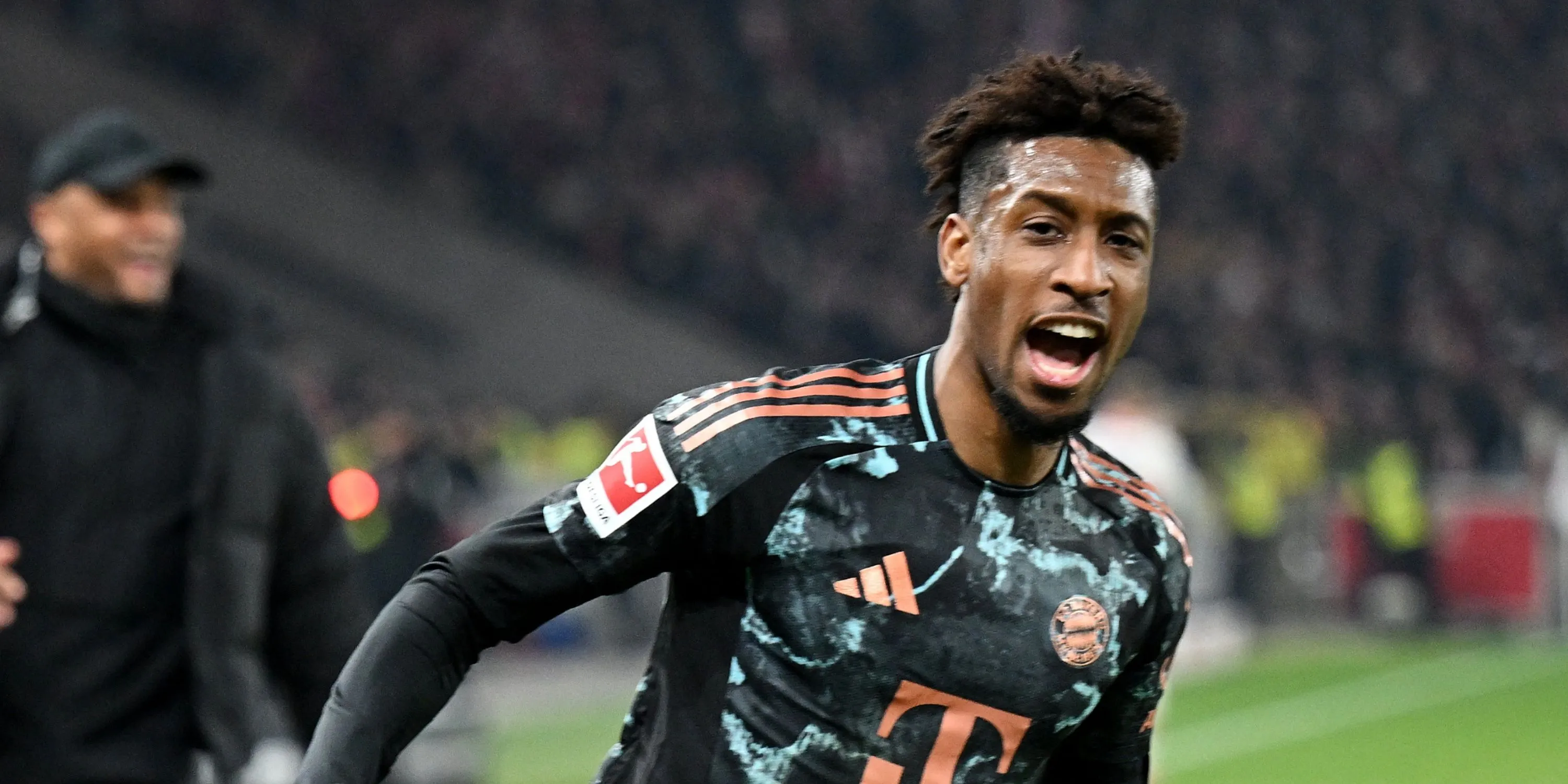 Kingsley Coman thi đấu cho Bayern Munich, một trong hai cầu thủ được chào mời tới Chelsea