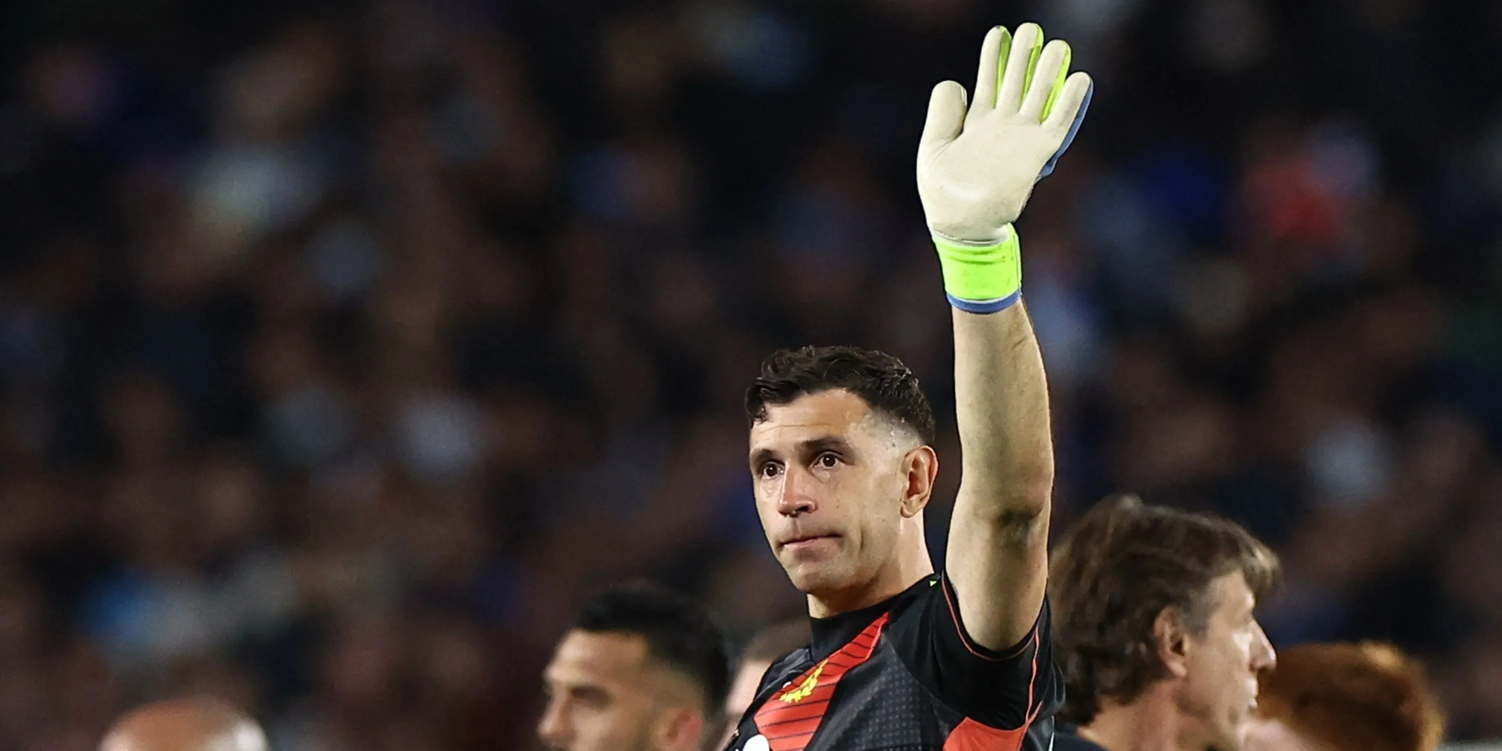 Thủ môn Emiliano Martinez trong màu áo Aston Villa, nhân vật chính trong các tin đồn chuyển nhượng tới Manchester United
