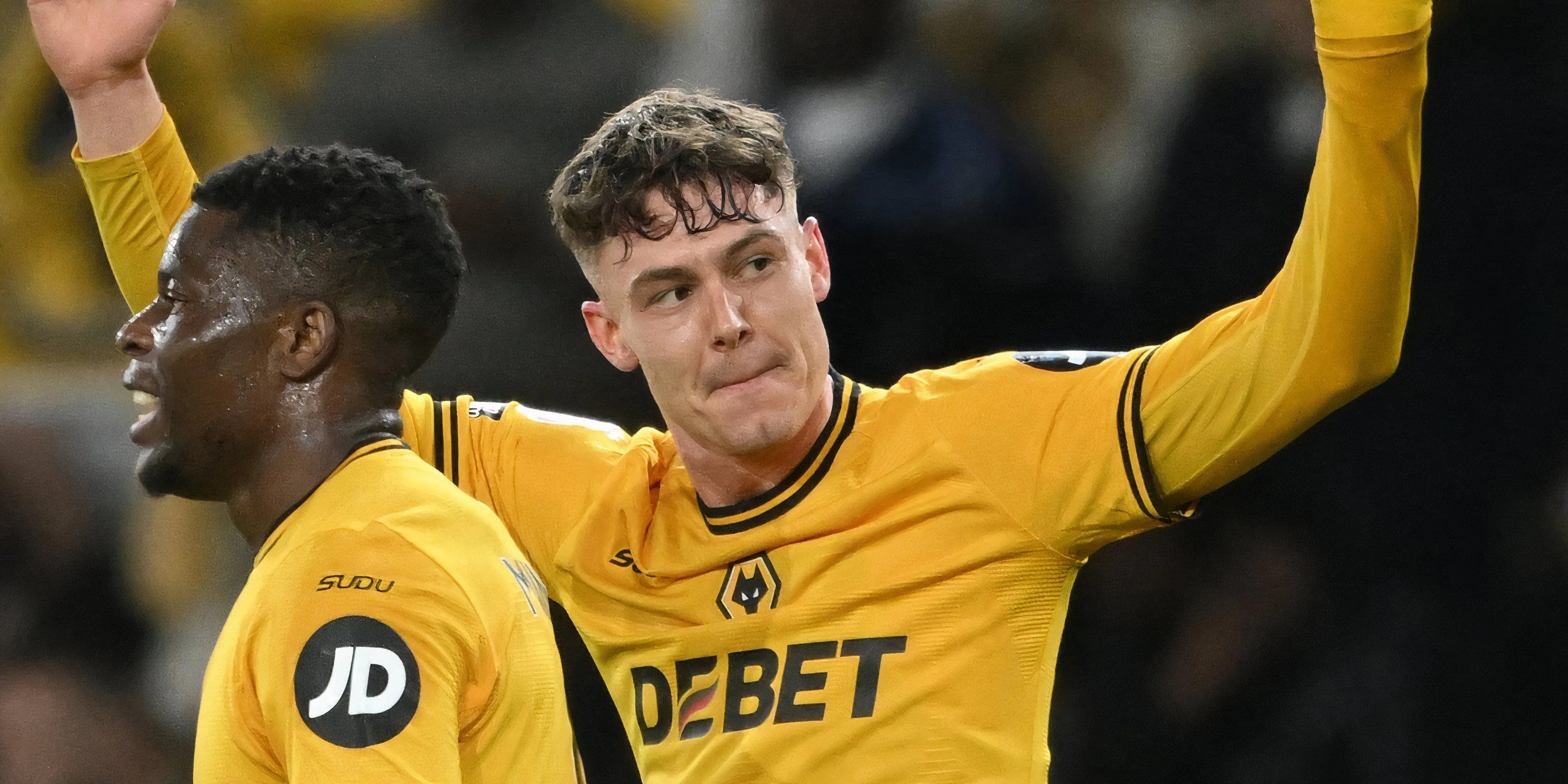 Tiền đạo Jorgen Strand Larsen trong màu áo Wolves