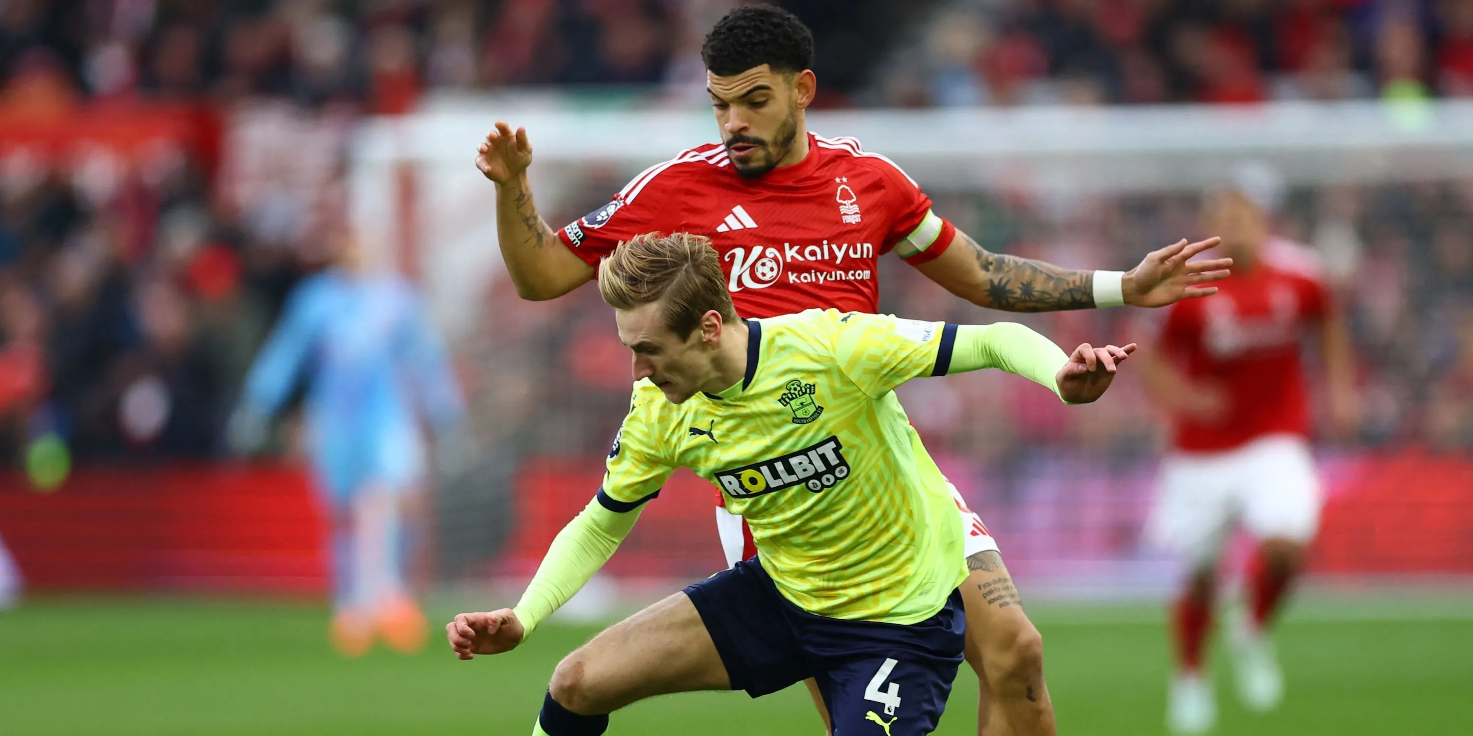 Tiền vệ Flynn Downes khi còn thi đấu cho Southampton