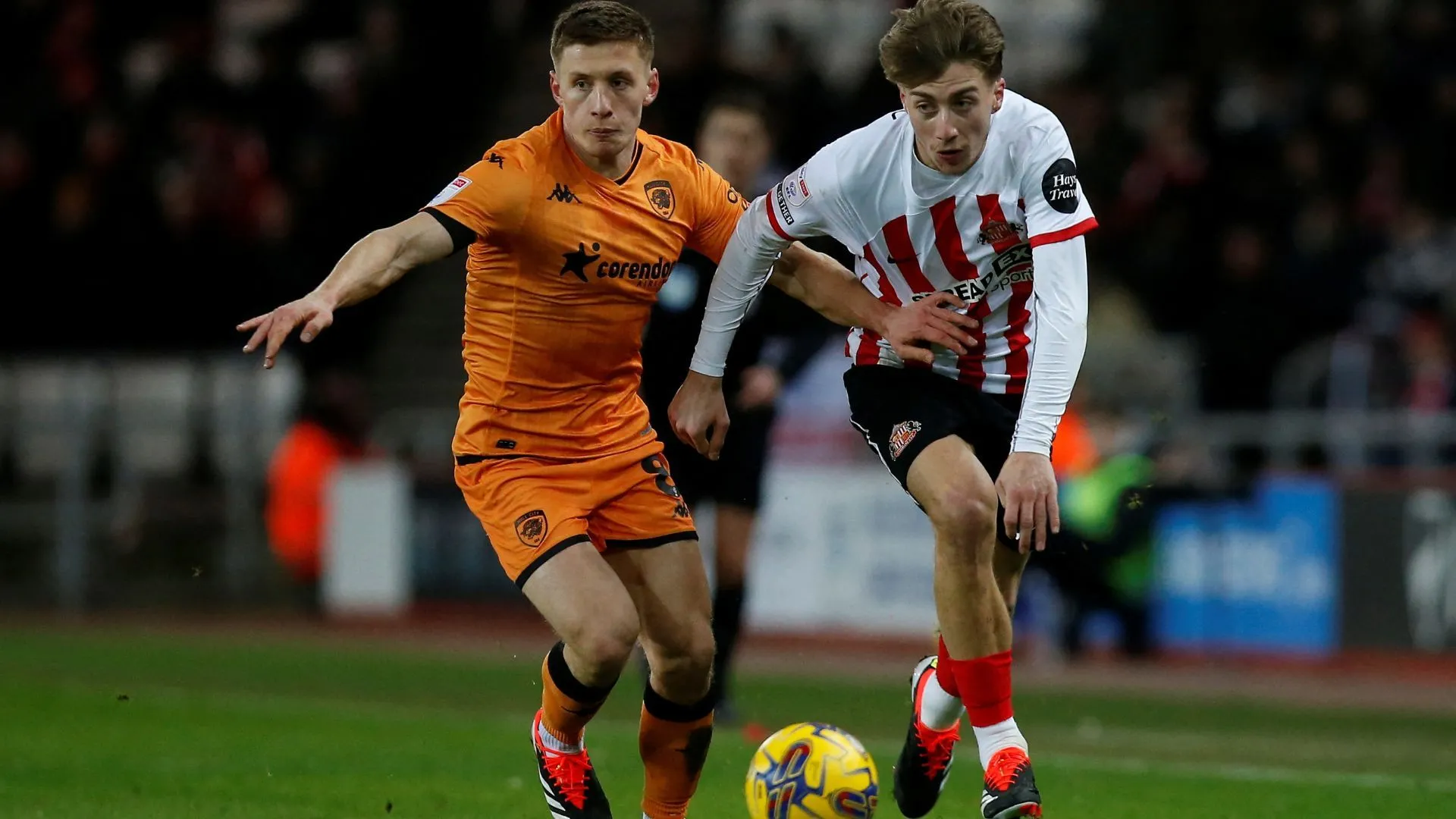 Tiền vệ Greg Docherty, người mà Charlton có thể cân nhắc thay thế bằng Marc Leonard sau khi thăng hạng Championship