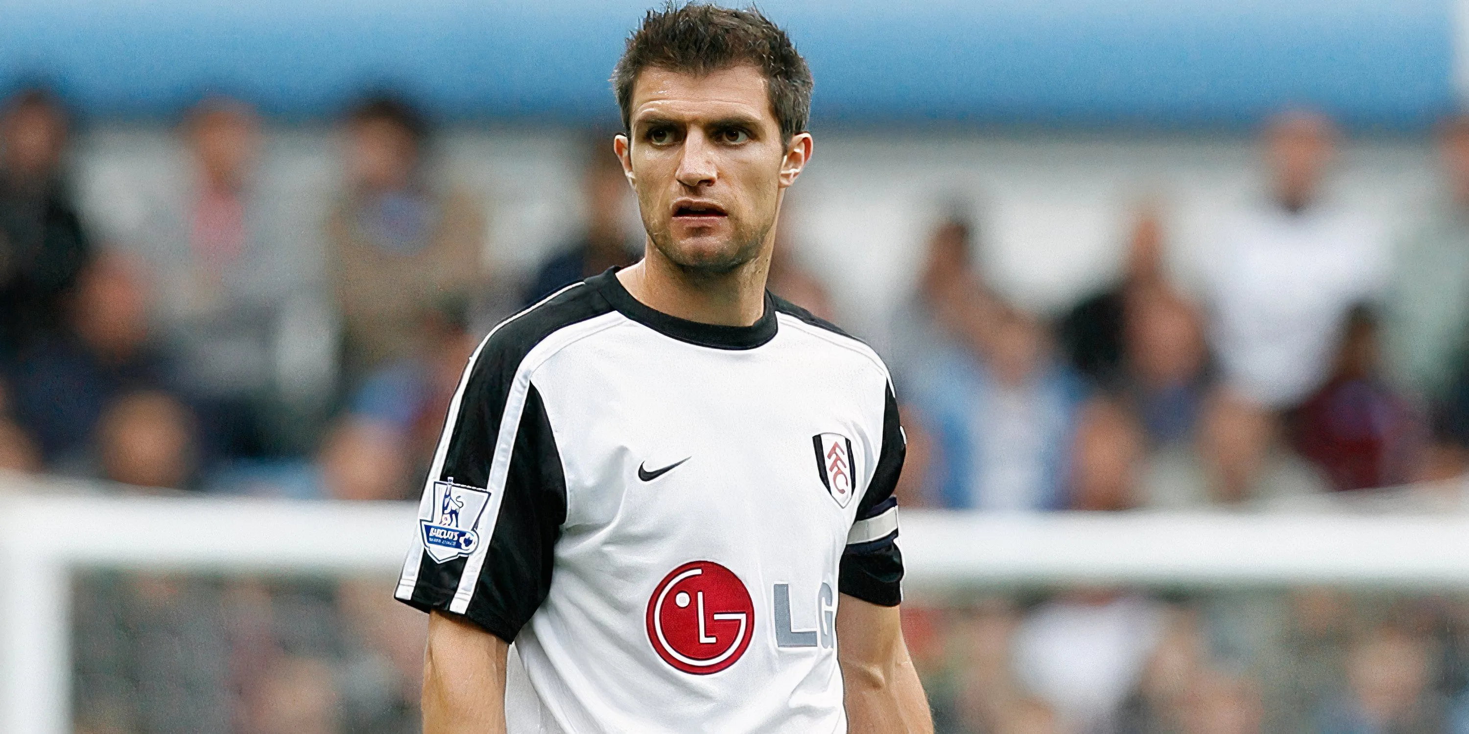 Aaron Hughes hậu vệ đa năng của Fulham