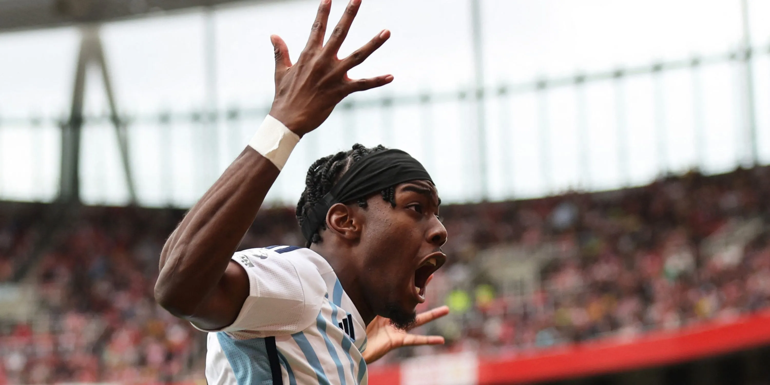 Anthony Elanga trong màu áo Nottingham Forest, cầu thủ mục tiêu của Newcastle United