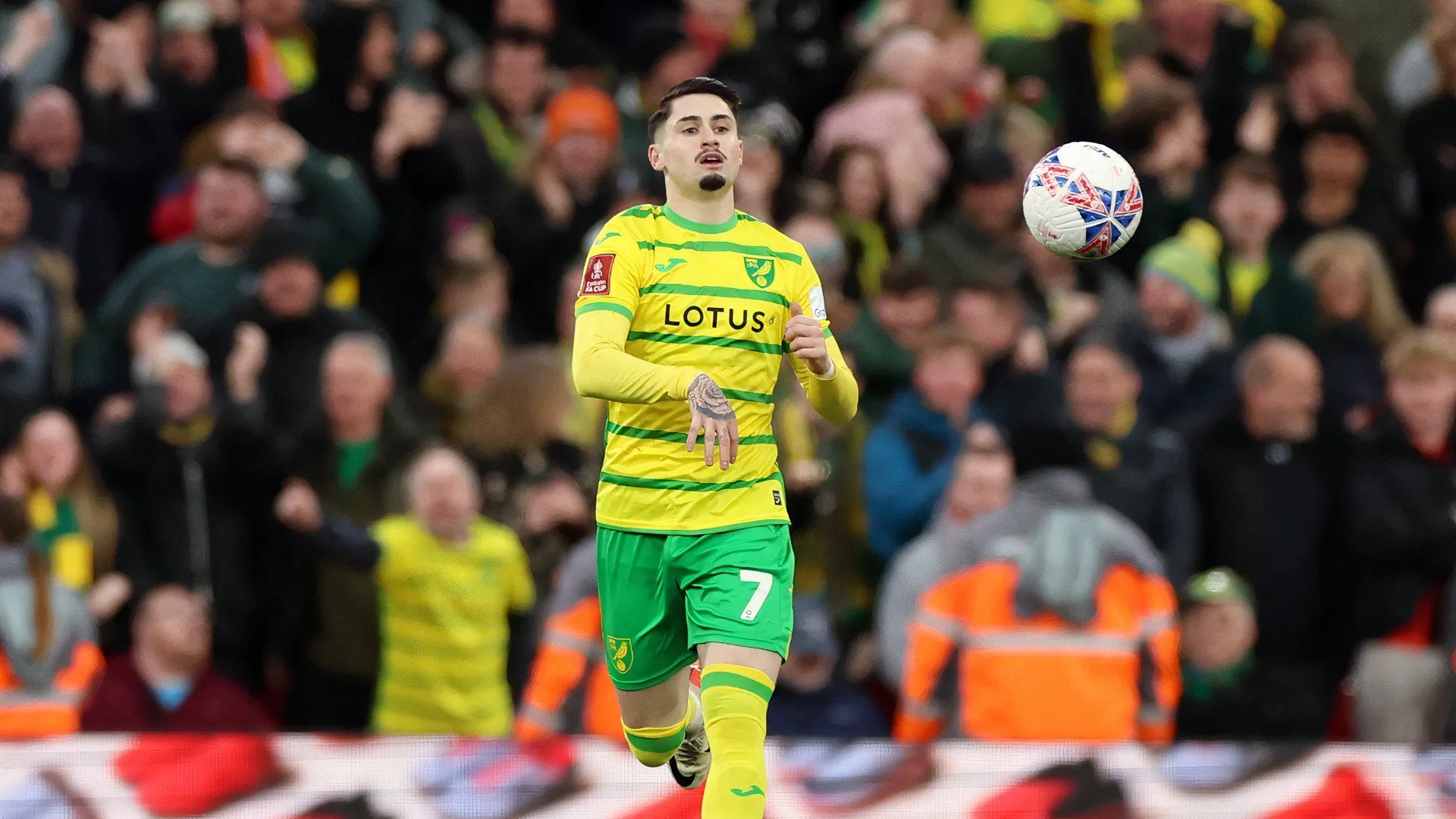 Borja Sainz trong màu áo Norwich City trước khi chuyển đến FC Porto.