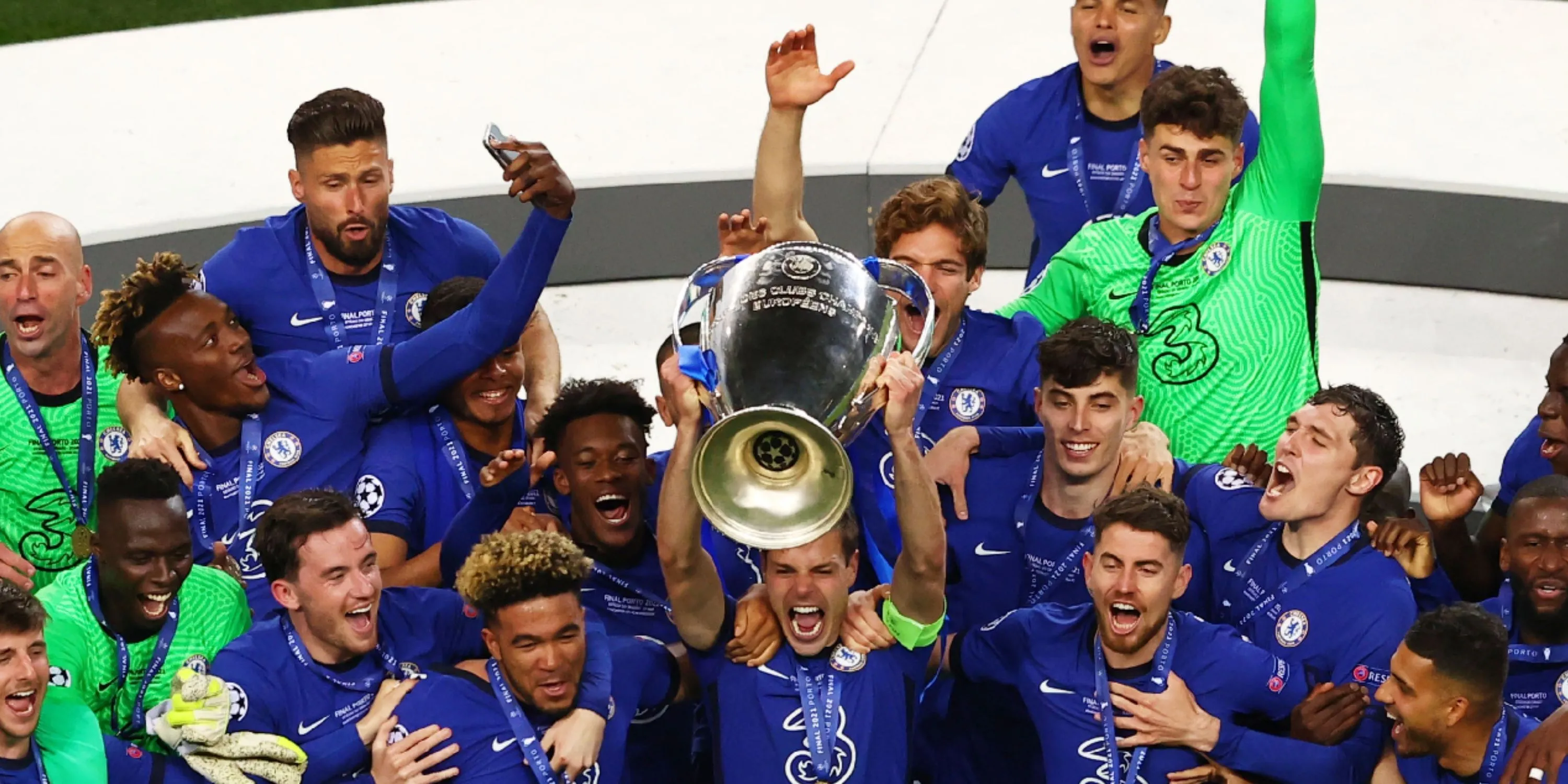 Các cầu thủ Chelsea ăn mừng chức vô địch Champions League 2021, minh chứng cho thành công châu Âu.