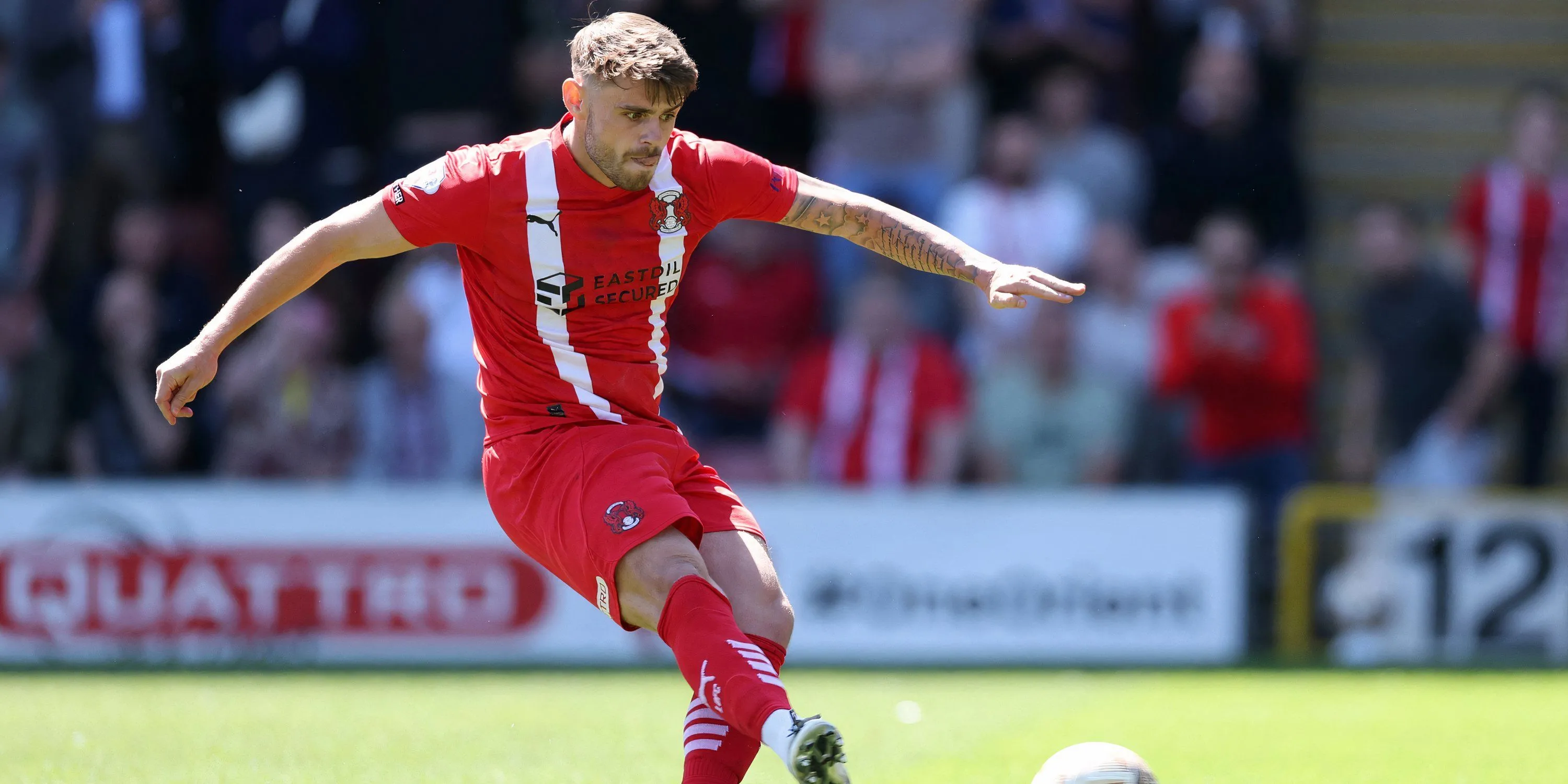 Charlie Kelman trong màu áo QPR, đang được Luton Town quan tâm