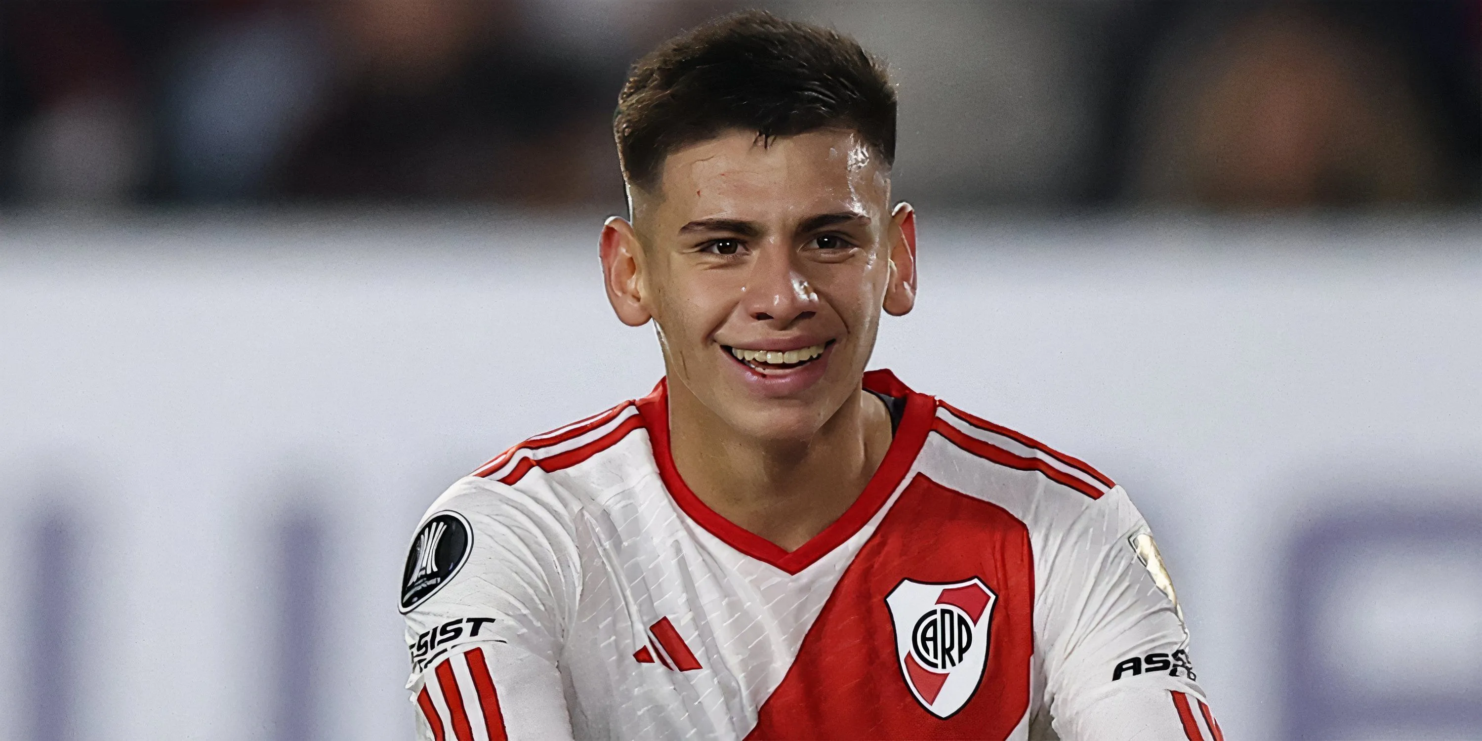Claudio Echeverri trong màu áo River Plate trước khi gia nhập Manchester City