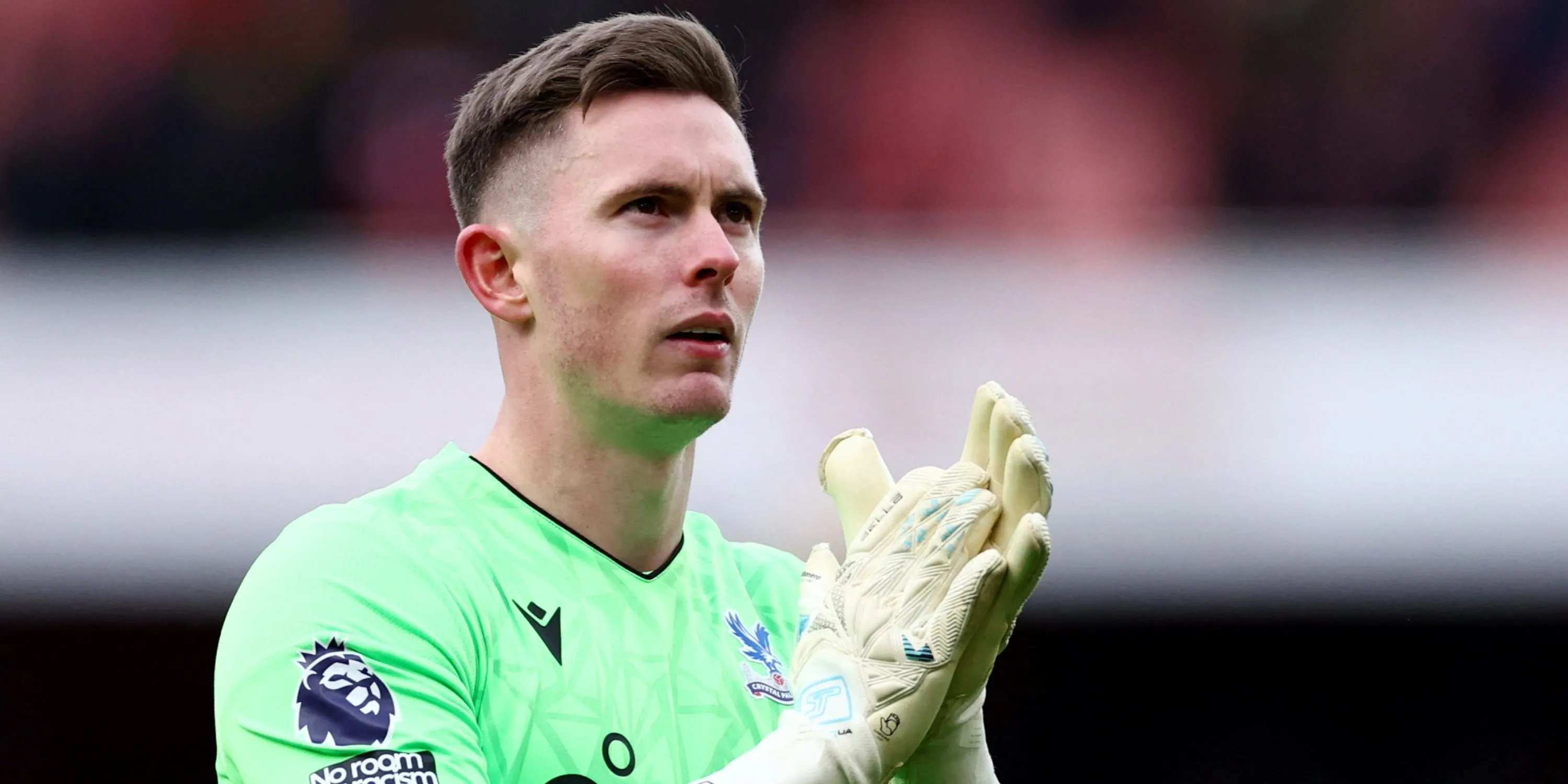 Dean Henderson thi đấu trong màu áo Crystal Palace