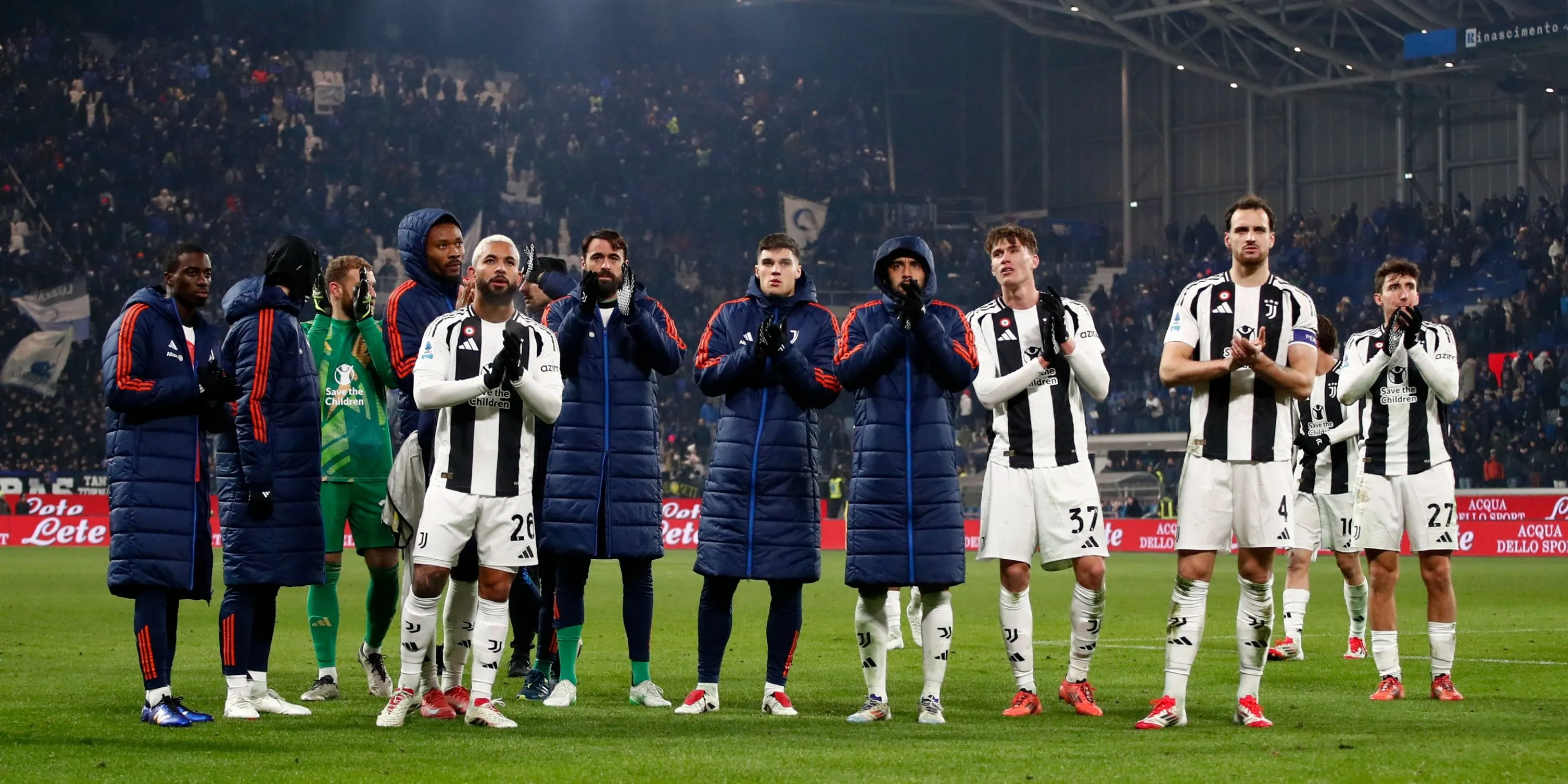 Douglas Luiz trong trận đấu của Juventus, phong độ bị ảnh hưởng bởi bối cảnh đội bóng