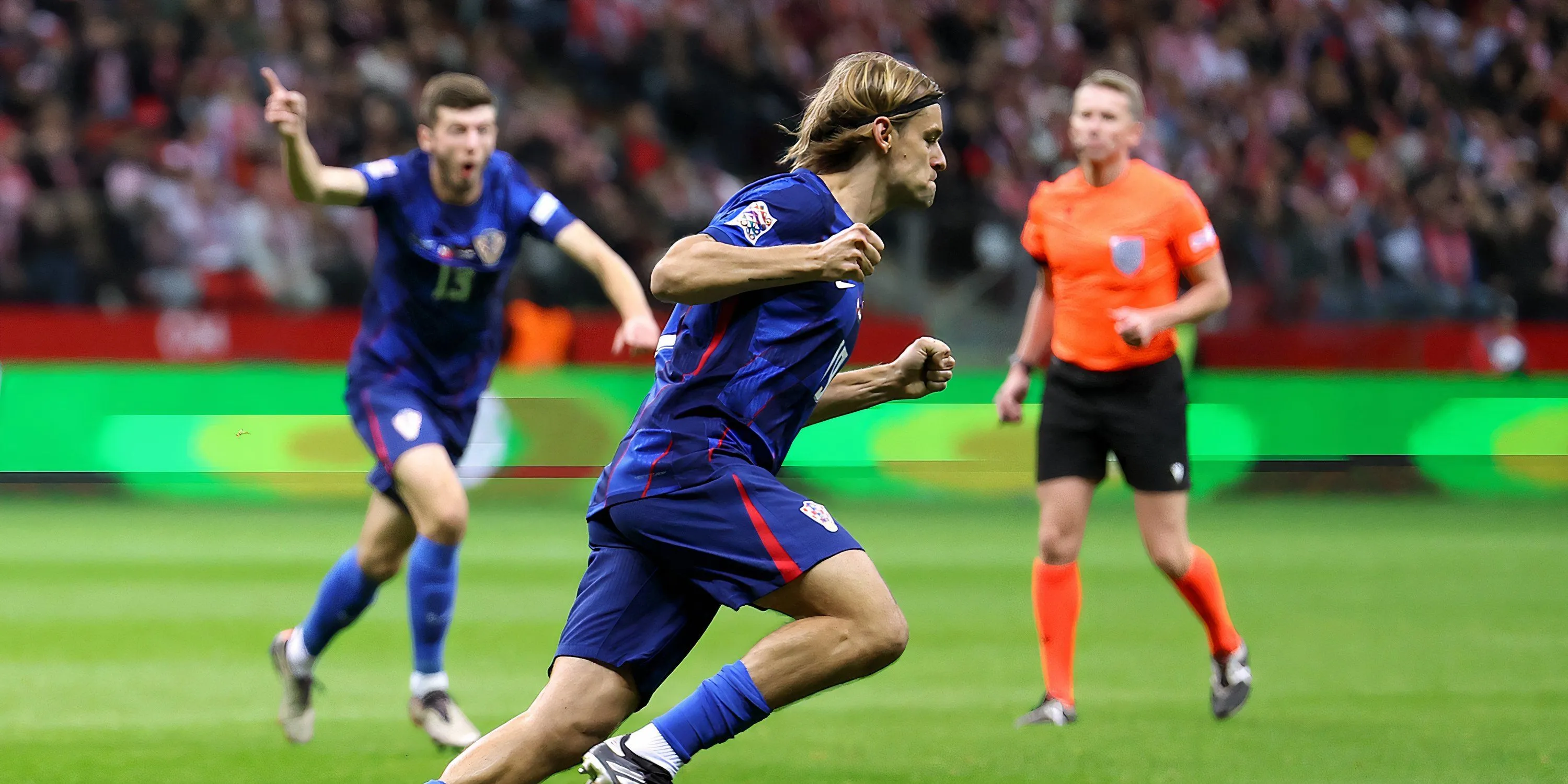 Hậu vệ Borna Sosa chuẩn bị gia nhập Crystal Palace từ Ajax