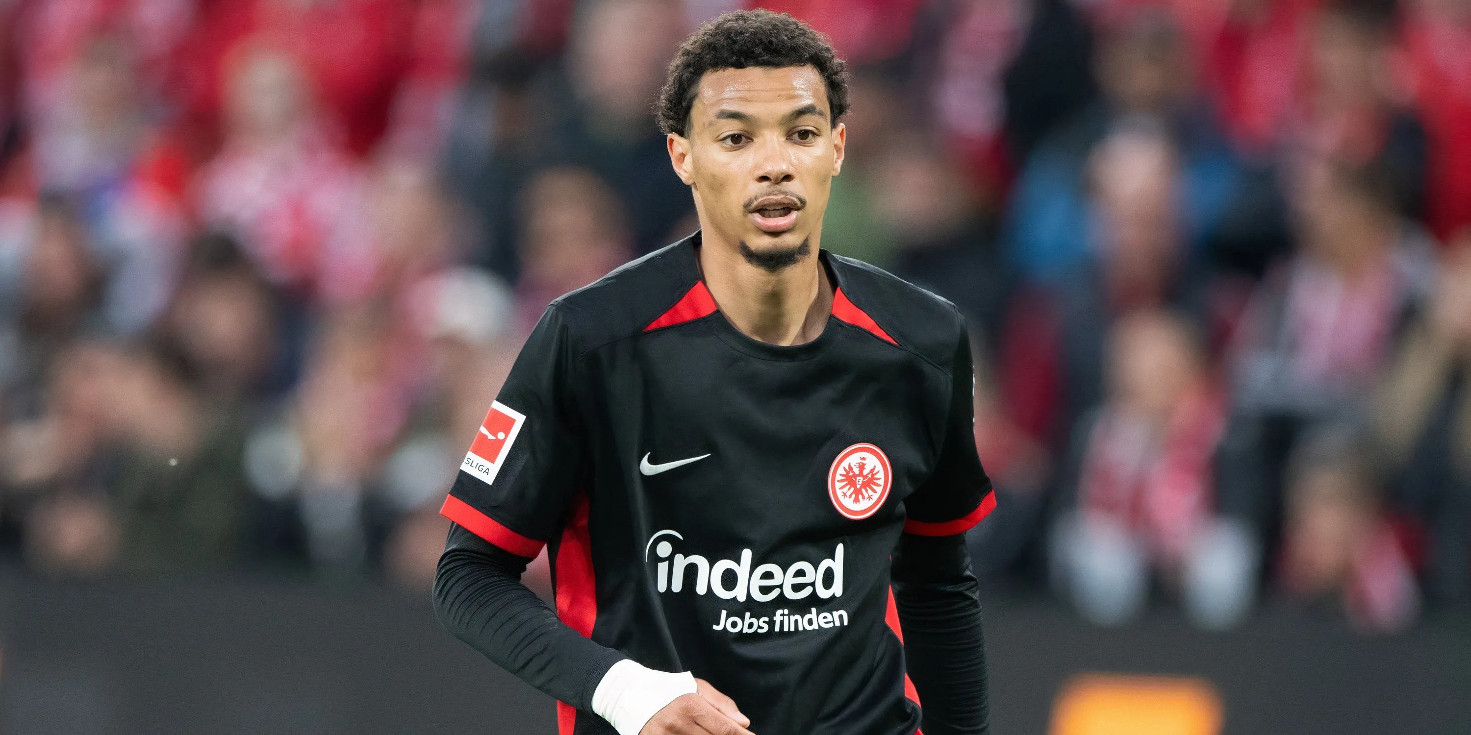 Hugo Ekitike thi đấu cho Eintracht Frankfurt, cho thấy khả năng ghi bàn và đóng góp tấn công