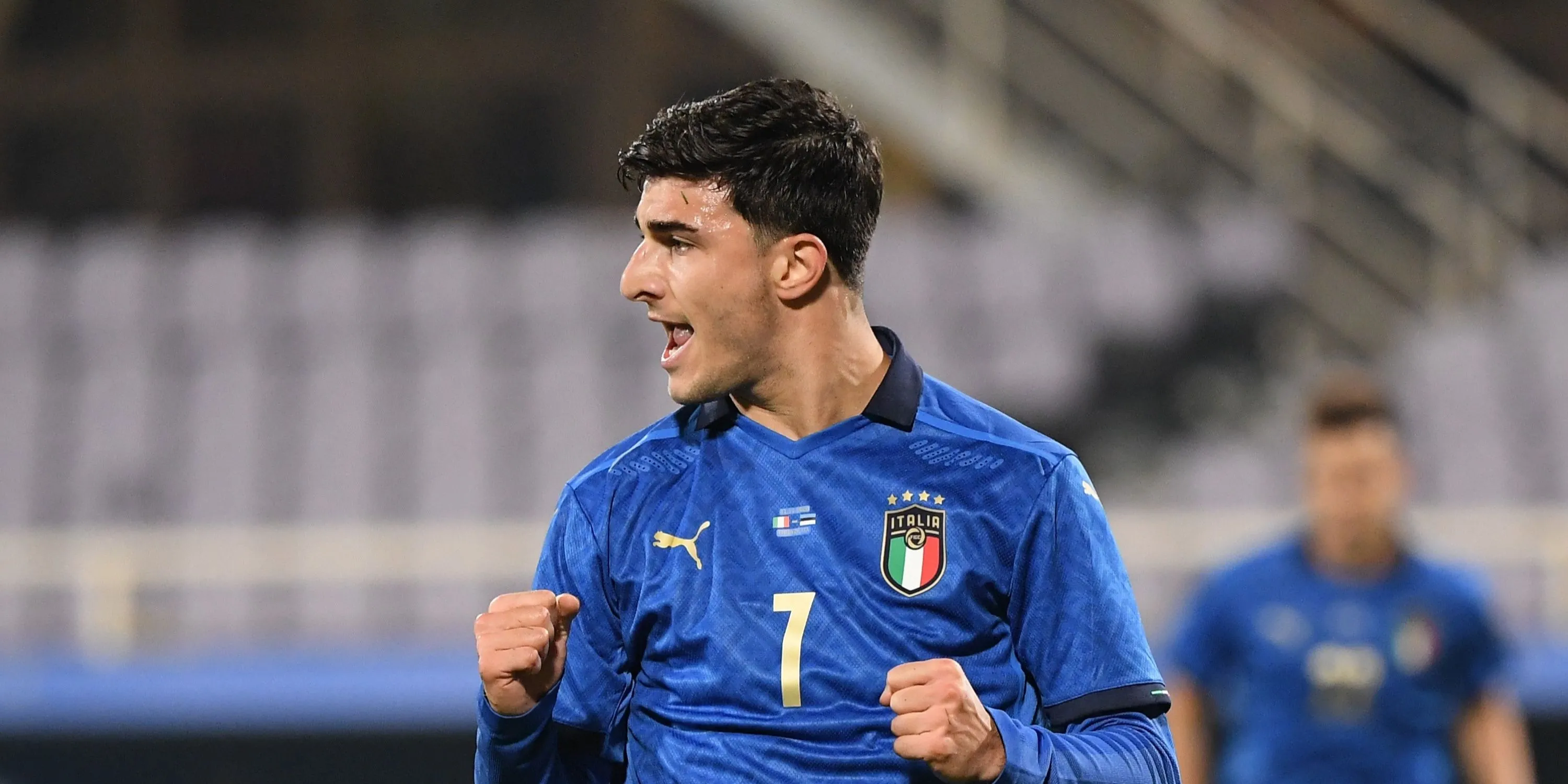 Riccardo Orsolini ăn mừng trong màu áo đội tuyển Ý, mục tiêu chuyển nhượng của Manchester United