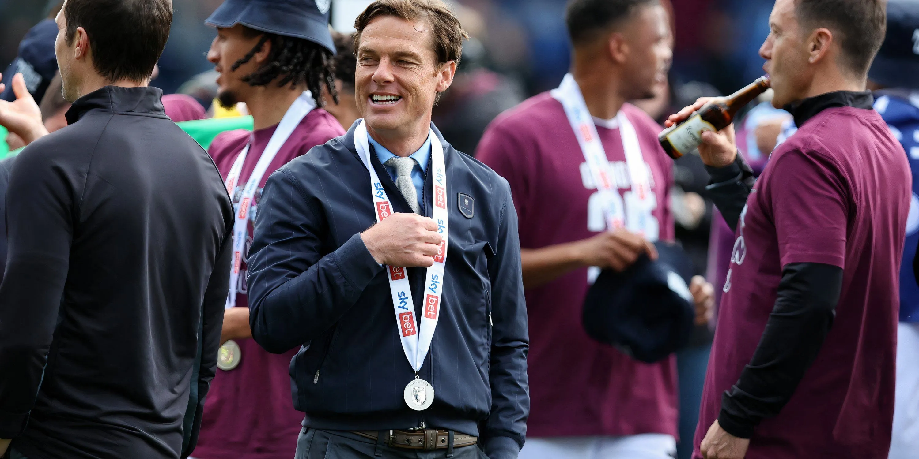 Scott Parker, huấn luyện viên Burnley, trong bối cảnh thị trường chuyển nhượng sôi động