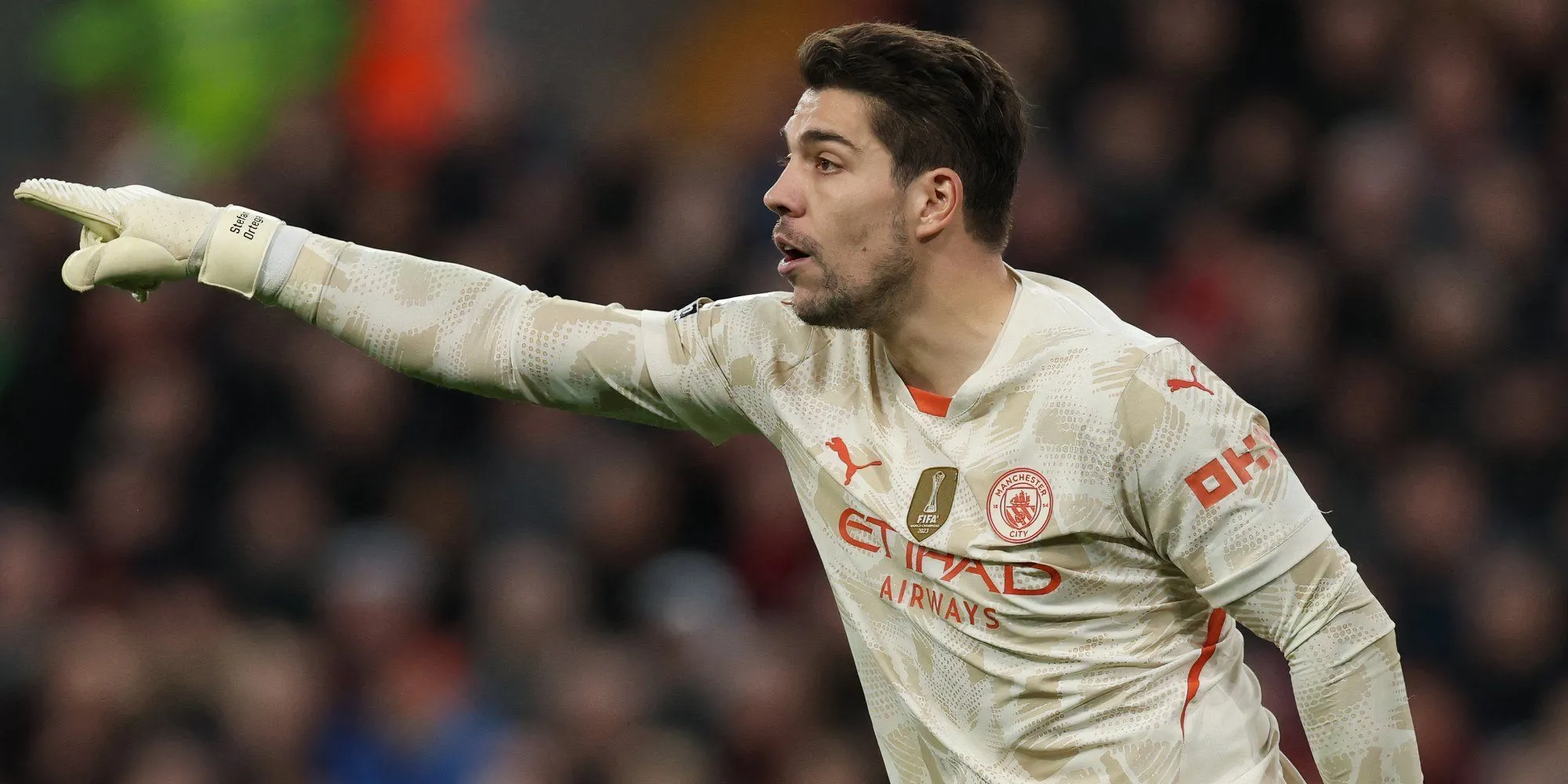 Stefan Ortega, thủ môn Manchester City, trong trận đấu
