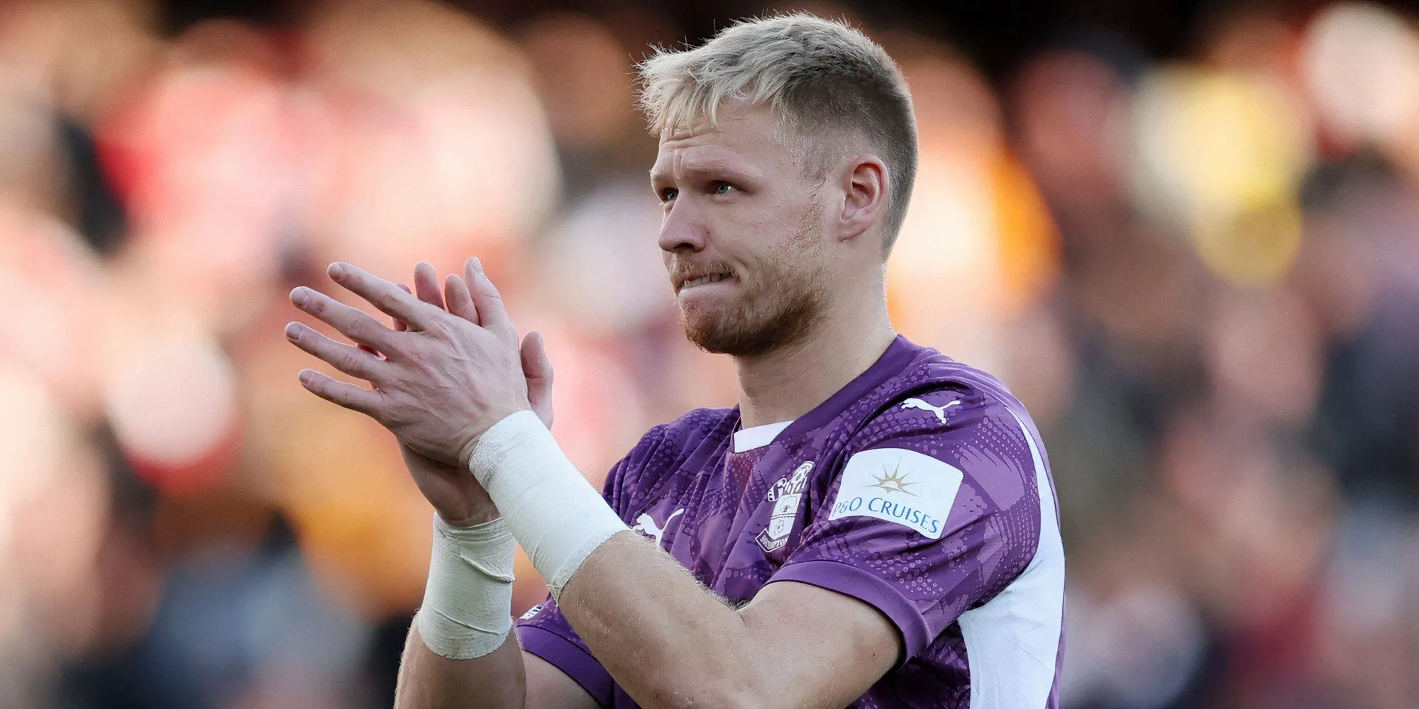 Thủ môn Aaron Ramsdale trong màu áo Southampton