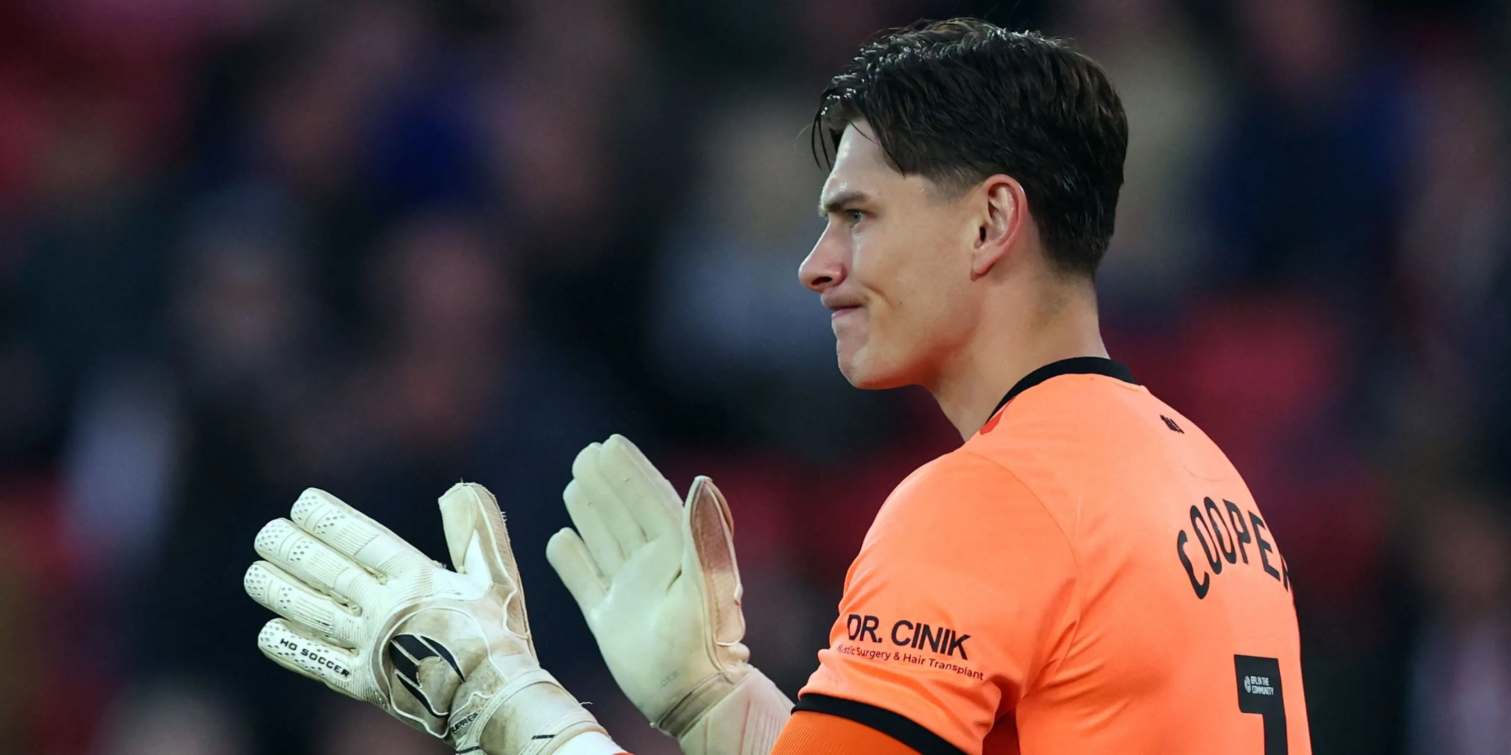 Thủ môn Michael Cooper trong màu áo Sheffield United, mục tiêu của Everton