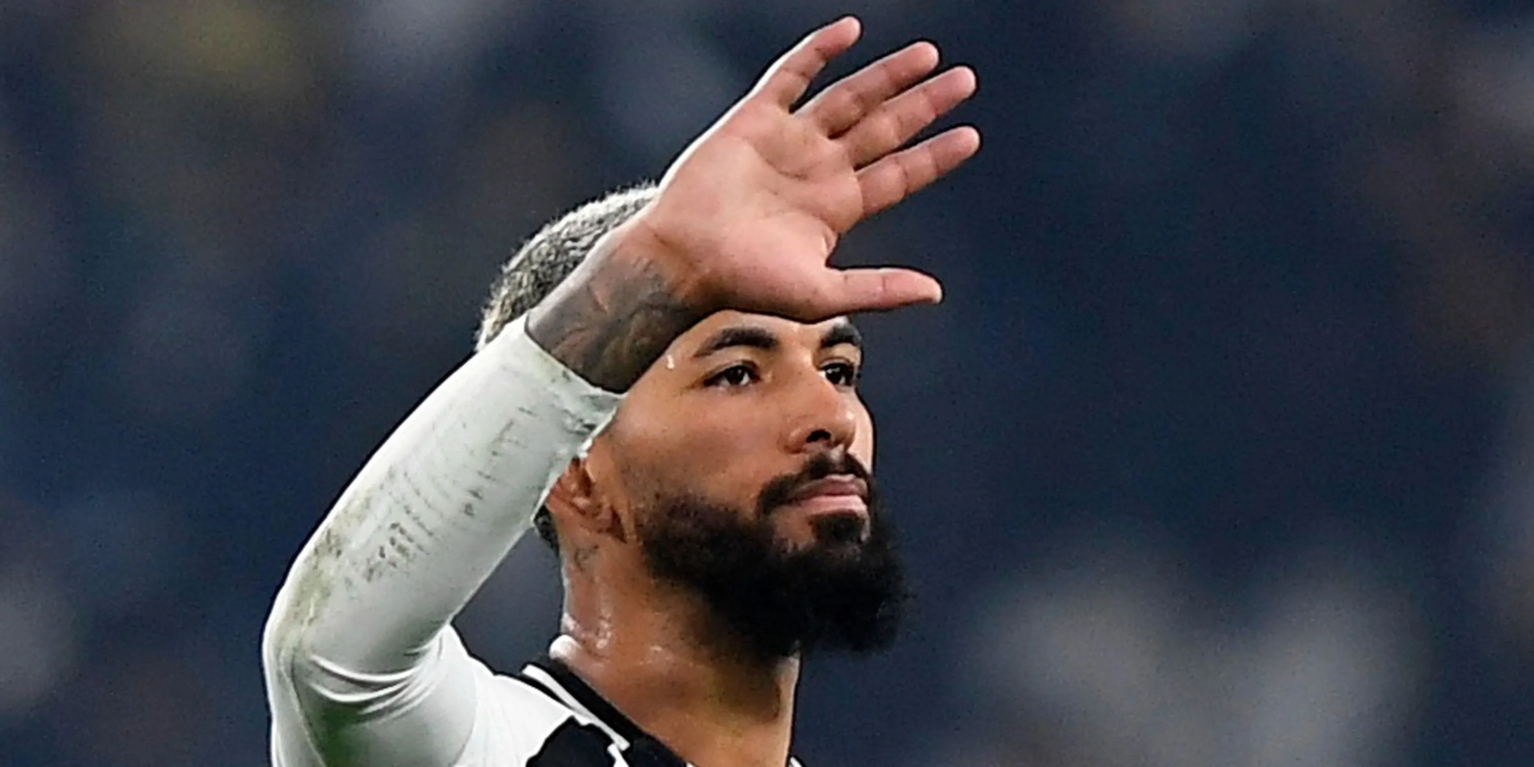Tiền vệ Douglas Luiz trong màu áo Juventus, mục tiêu chuyển nhượng hàng đầu của Tottenham Hotspur, được đánh giá cao hơn Palhinha.