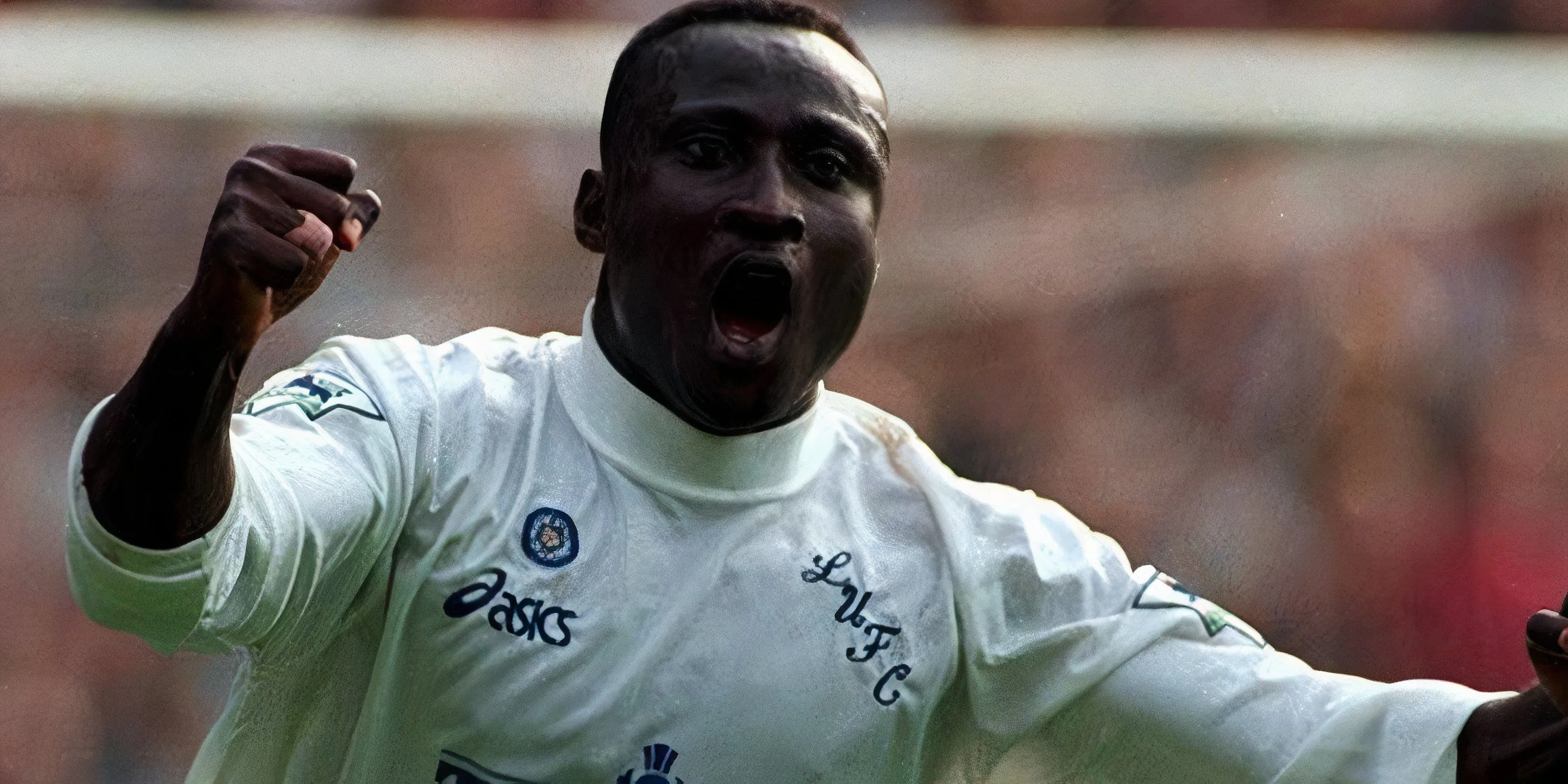 Tony Yeboah tiền đạo mạnh mẽ của Leeds United