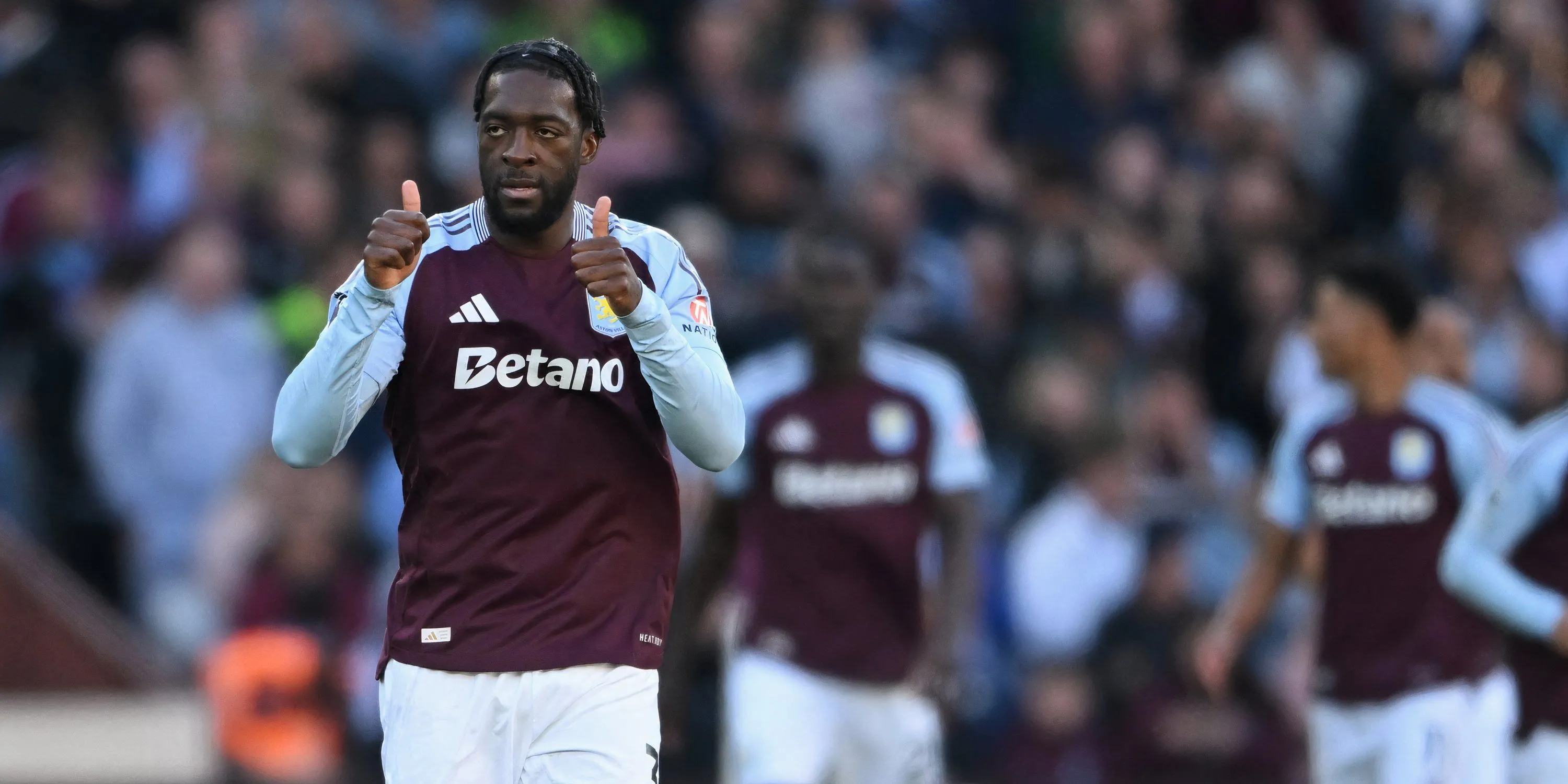 Trung vệ Axel Disasi trong màu áo Aston Villa tại Premier League