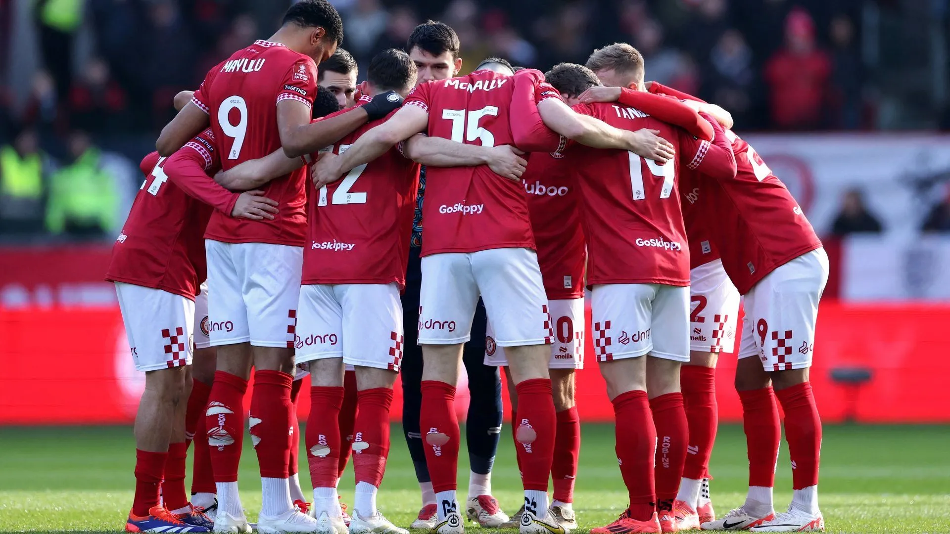 Cầu thủ Bristol City hội ý, đội bóng có thể khai thác sự sáng tạo của Roberts