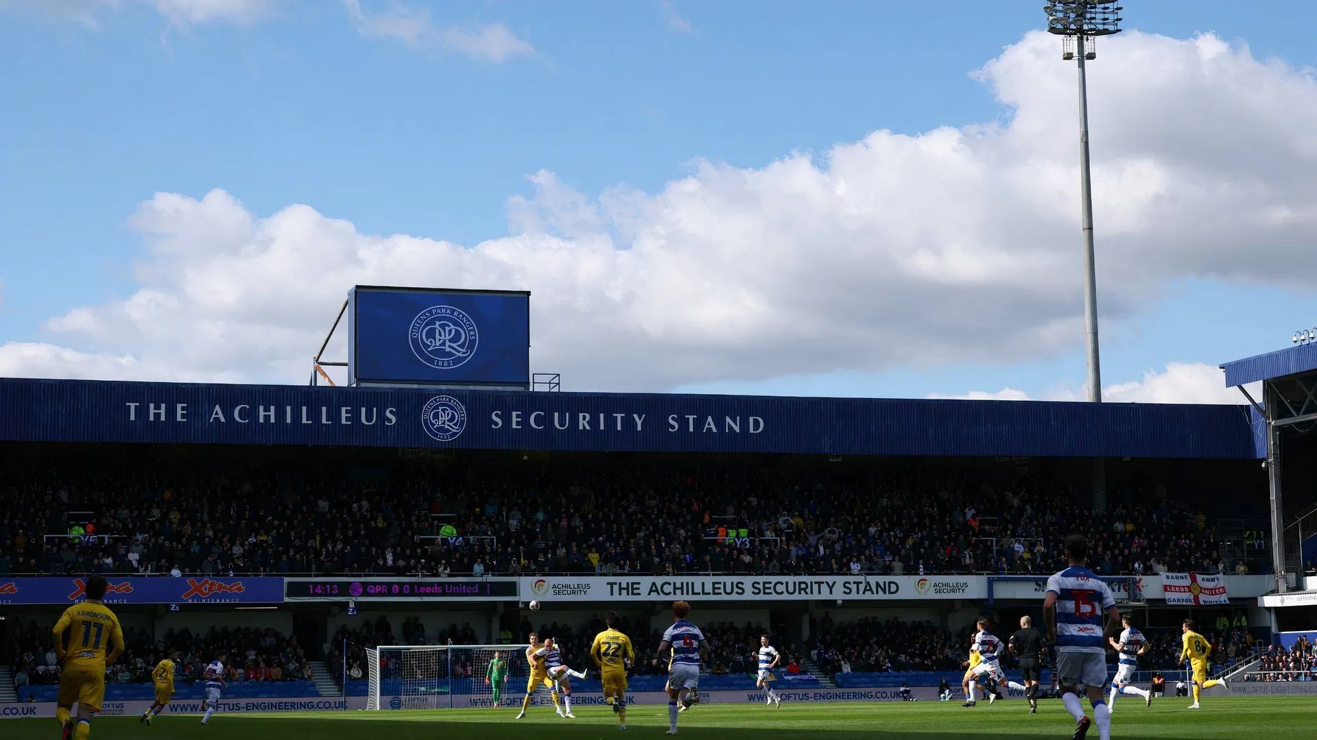 Sân Loftus Road của Queens Park Rangers, điểm đến hấp dẫn cho Roberts