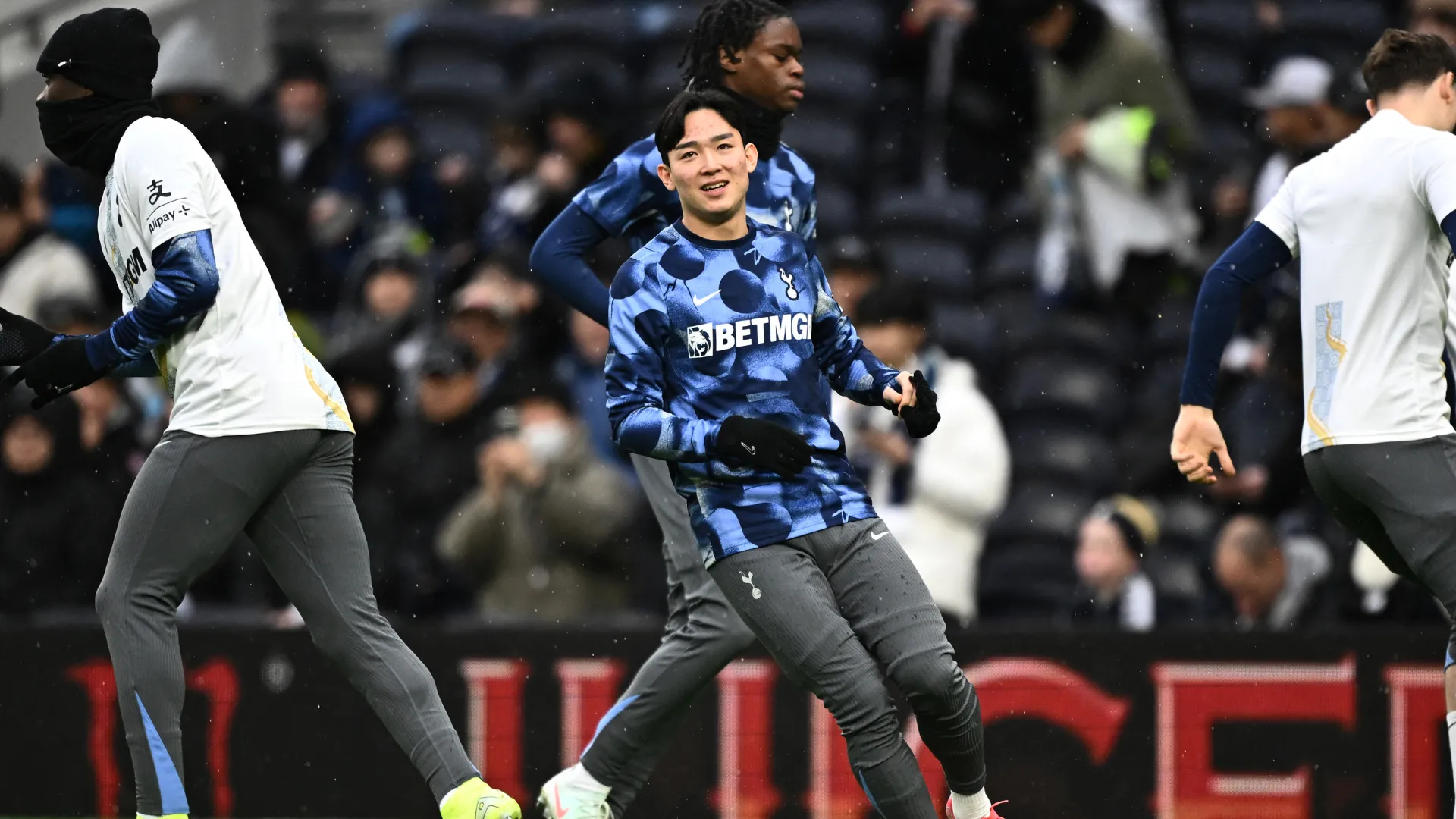Tiền vệ Yang Min-hyeok của QPR khởi động, sẵn sàng cho những thử thách mới