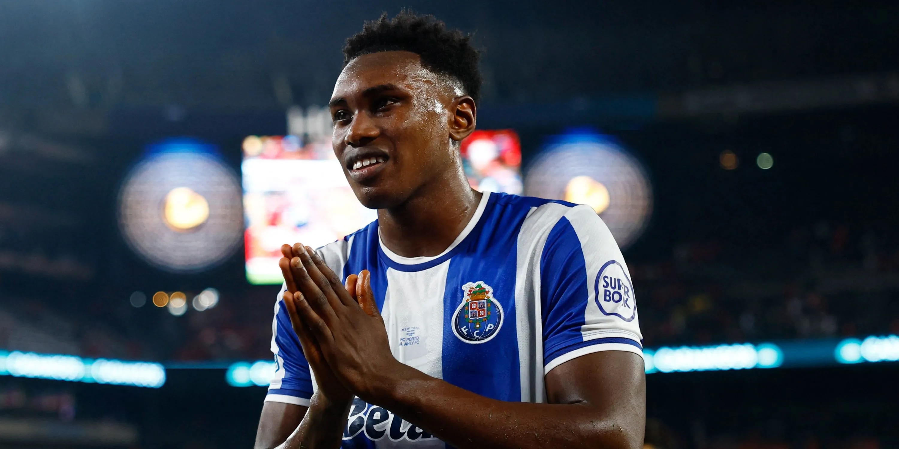 Samu Omorodion ăn mừng bàn thắng với Porto tại Club World Cup 2025